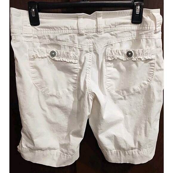 White Cotton Stretch Casual Bermuda Shorts Ruffle Cute Buttons Size 9 33 waist - Picture 5 of 7